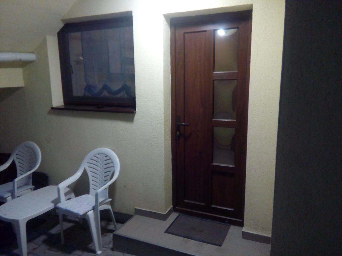 Charter Costea *